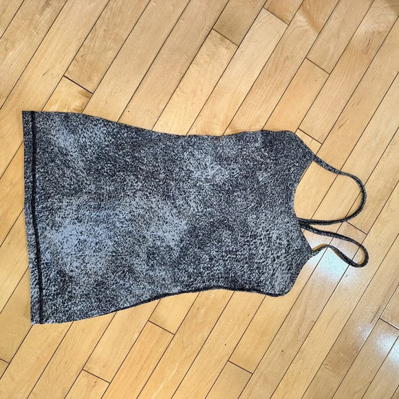 LULULEMON Ebb & Flow Yoga Work Out Tank Black & Grey Print - size 2 - Picture 2 of 4